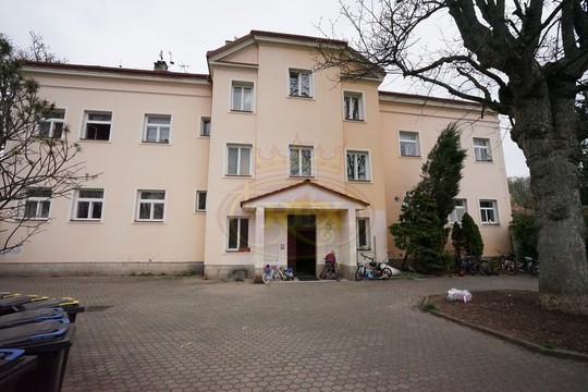 Bytový dům se 7 bytovými jednotkami a velkým pozemkem v Jaroměři, okr. Náchod - Fotka 32