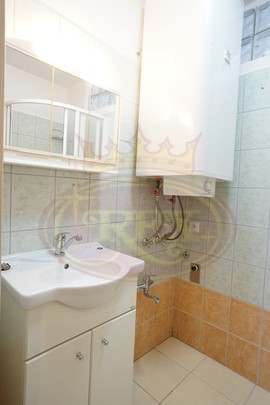 Nabízíme vám k prodeji družstevní byt 3+1  s garáží ve Velké Jesenici, okr. Náchod - Fotka 5
