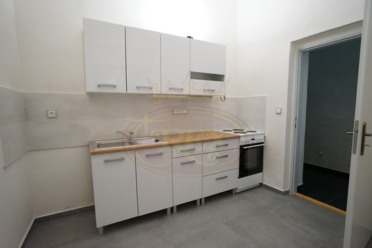 Nabízíme vám pronájem bytu 1+1 v osobním vl. v Jaroměři, okres Náchod. - Fotka 2